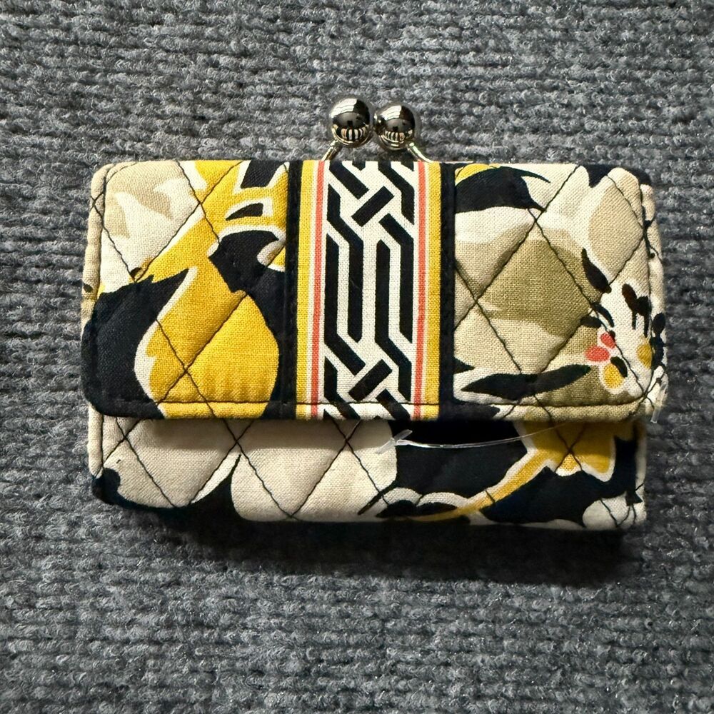 Vera Bradley Snappy Wallet Black Floral Quilted Kiss Clasp Card Holder‎ Hippie